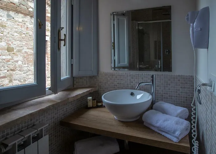 Santa Cecilia - Rooms&suite 4* بيرودجا